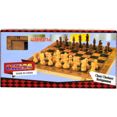 шах с фигури в кутия от дърво